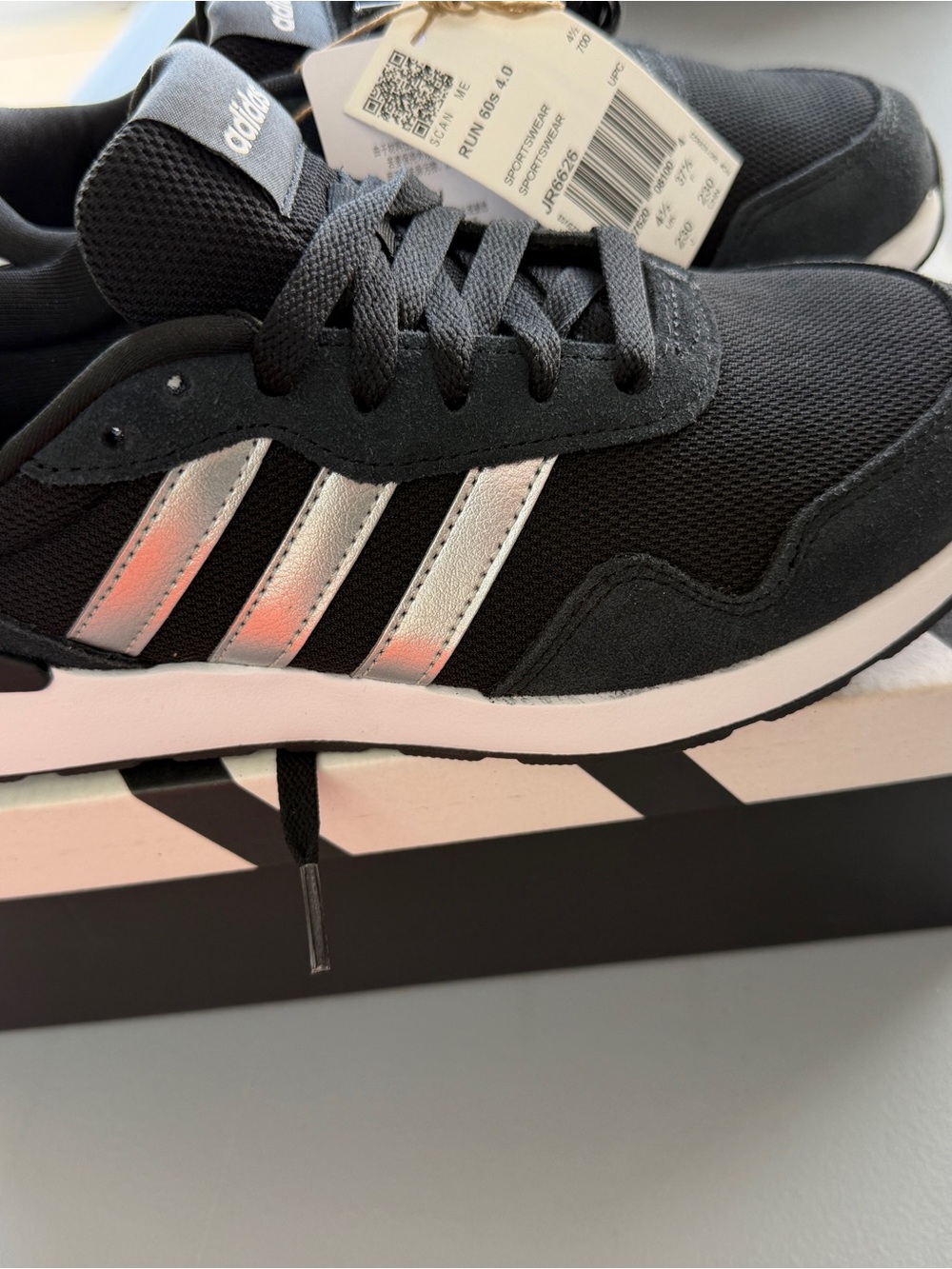 NEW adidas Women’s size 6 Black Sneakers with Silver Three Stripes run 60s 4.0